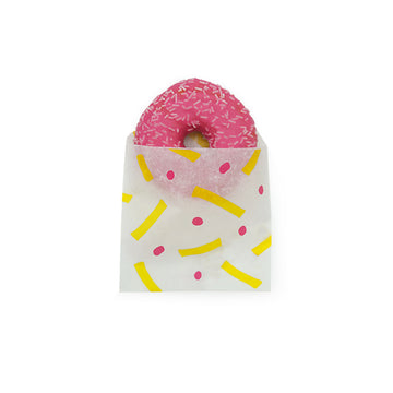 Sacchetto di carta antigrasso con dentro donuts rosa